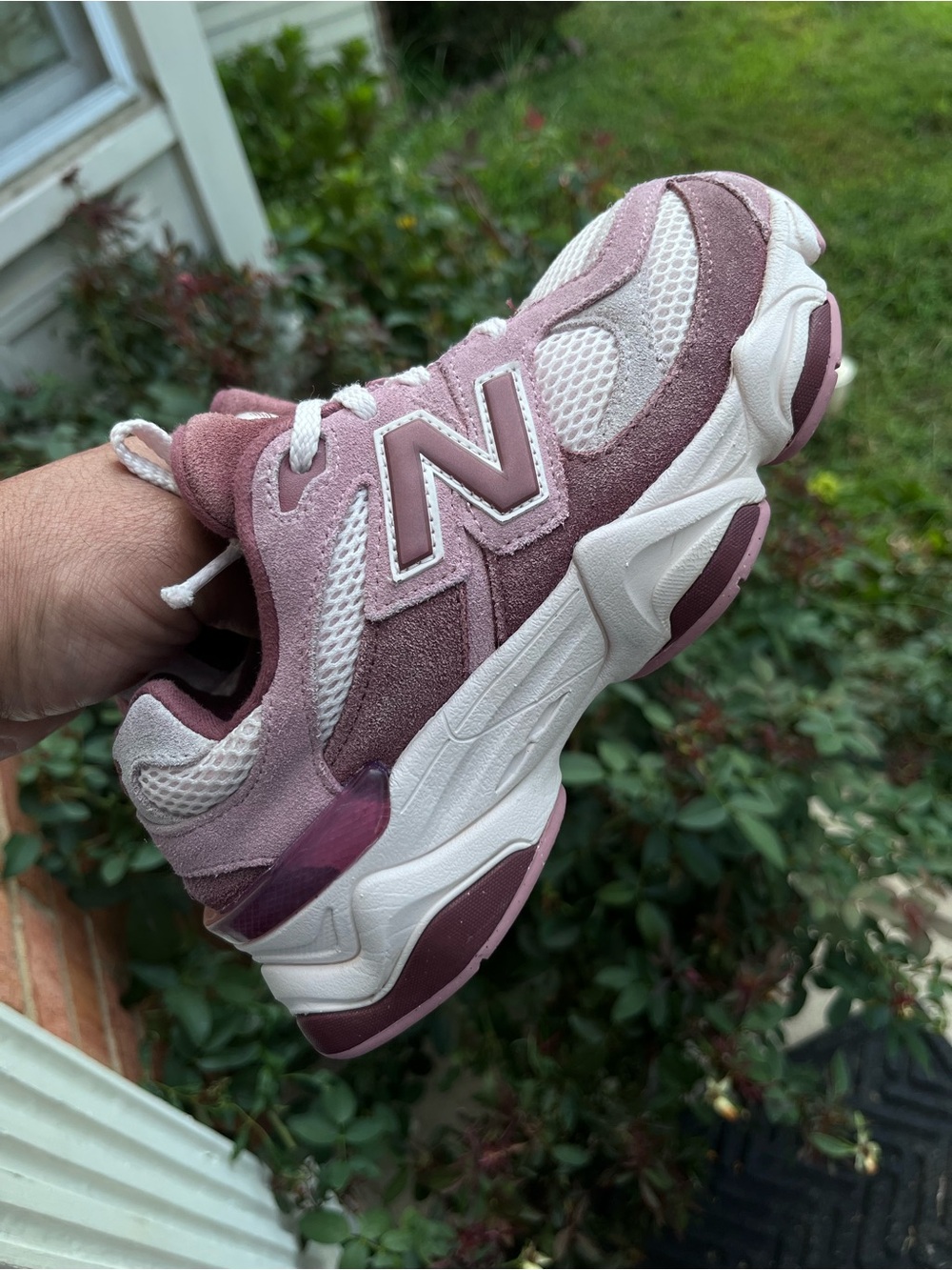 New Balance 9060
Comfort/Athletic
Lifestyle Shoes
Size 2 for Girls